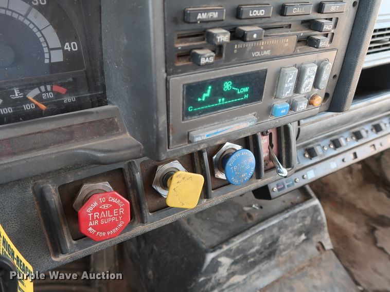 image for item DH0855 1999 GMC C7500 service truck