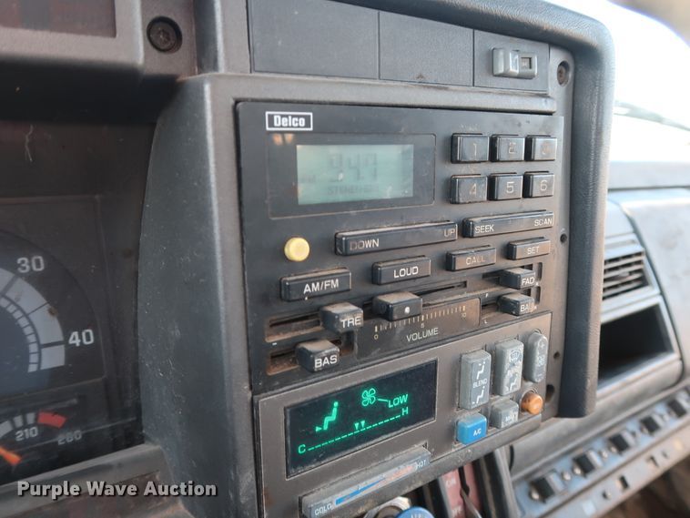 image for item DH0855 1999 GMC C7500 service truck