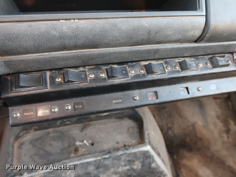 image for item DH0855 1999 GMC C7500 service truck