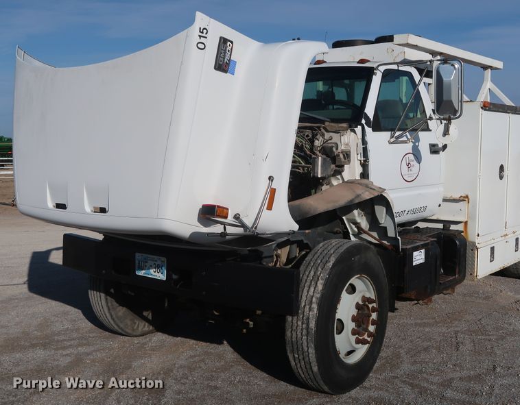 image for item DH0855 1999 GMC C7500 service truck