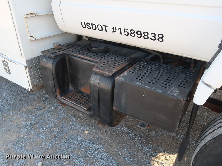image for item DH0855 1999 GMC C7500 service truck