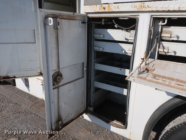 image for item DH0855 1999 GMC C7500 service truck