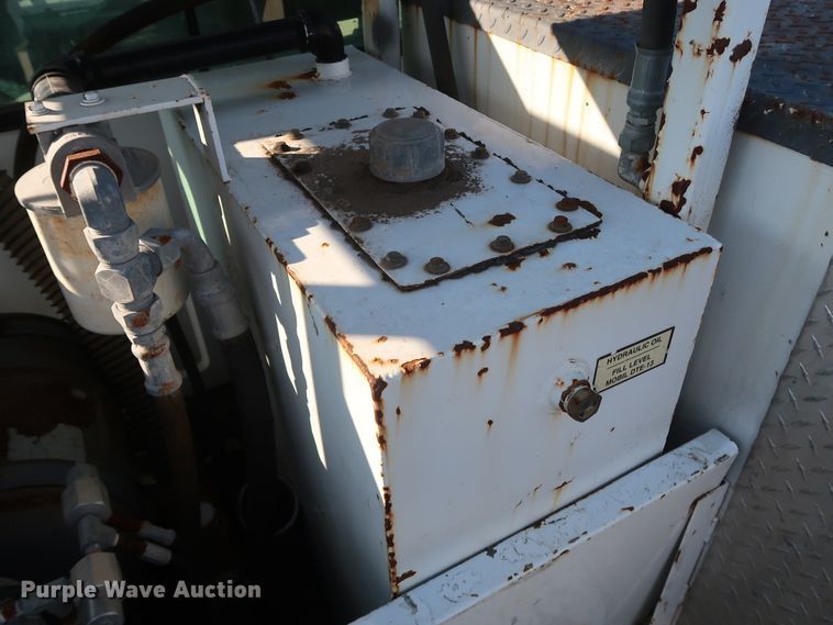 image for item DH0855 1999 GMC C7500 service truck