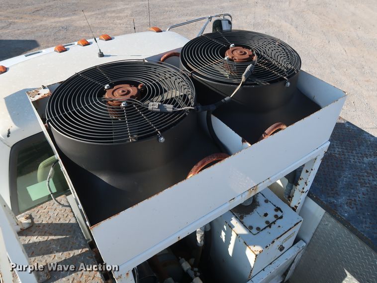 image for item DH0855 1999 GMC C7500 service truck