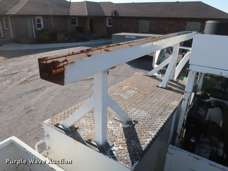 image for item DH0855 1999 GMC C7500 service truck