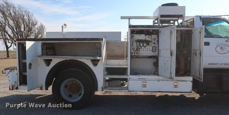 image for item DH0855 1999 GMC C7500 service truck