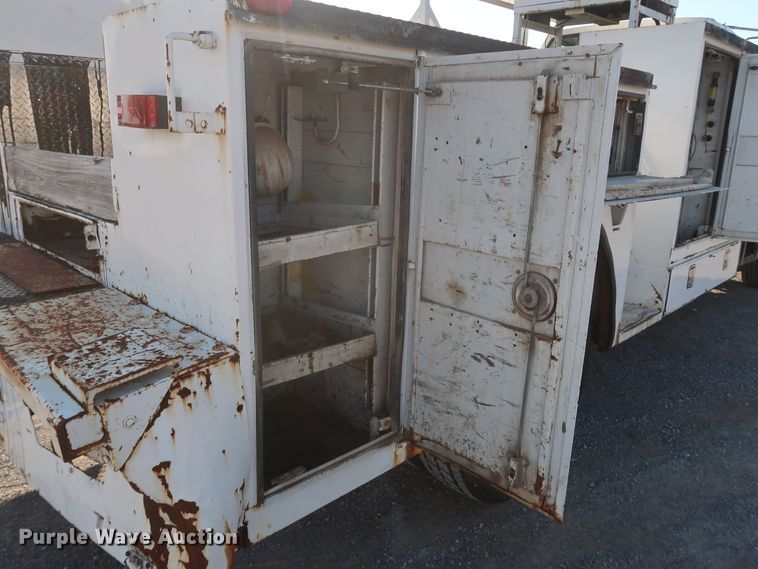 image for item DH0855 1999 GMC C7500 service truck