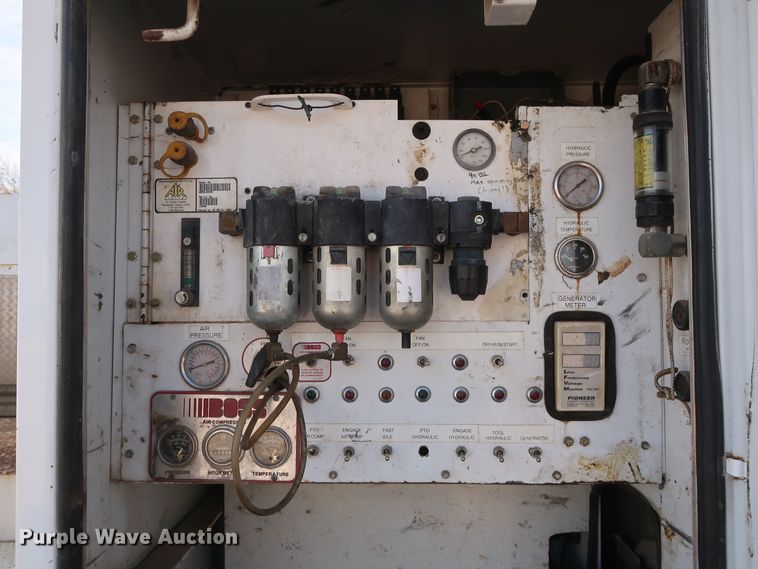 image for item DH0855 1999 GMC C7500 service truck