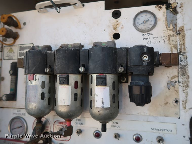 image for item DH0855 1999 GMC C7500 service truck