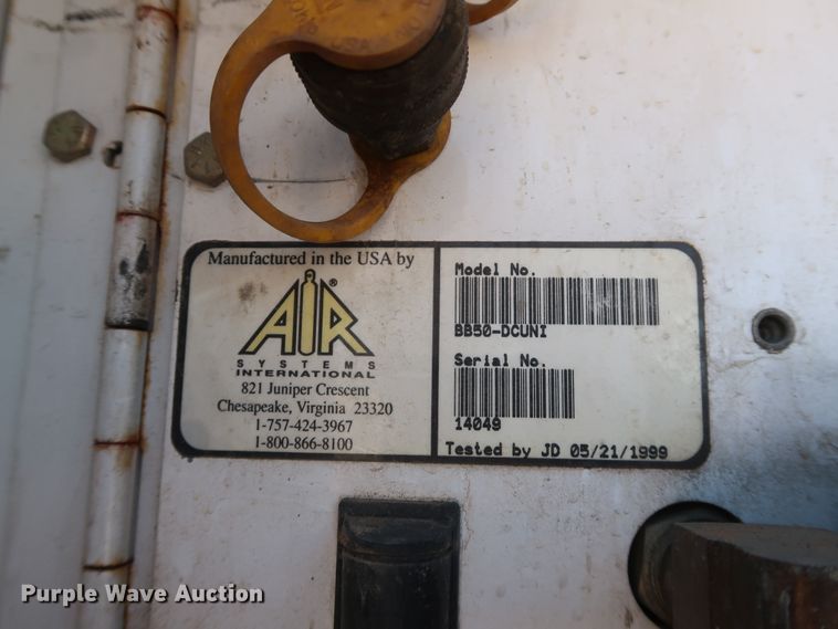 image for item DH0855 1999 GMC C7500 service truck