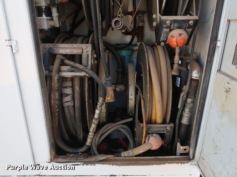 image for item DH0855 1999 GMC C7500 service truck