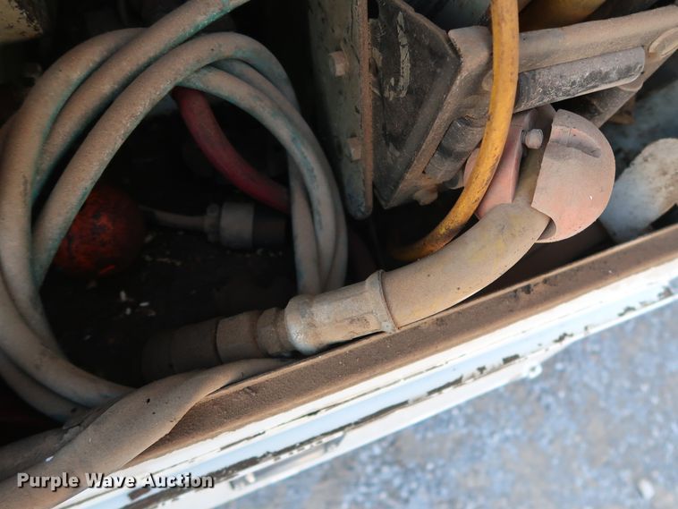 image for item DH0855 1999 GMC C7500 service truck