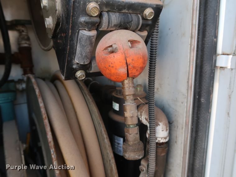 image for item DH0855 1999 GMC C7500 service truck