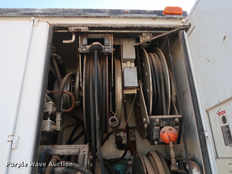 image for item DH0855 1999 GMC C7500 service truck