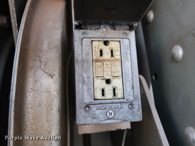 image for item DH0855 1999 GMC C7500 service truck