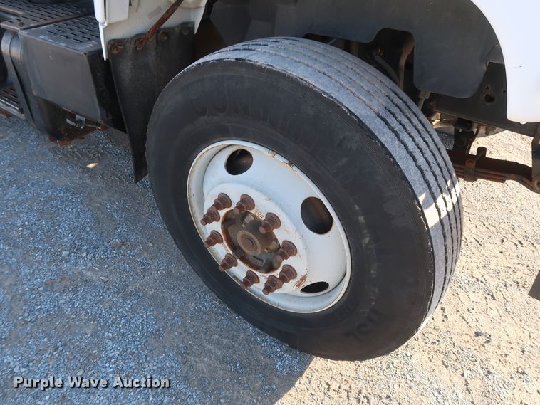 image for item DH0855 1999 GMC C7500 service truck