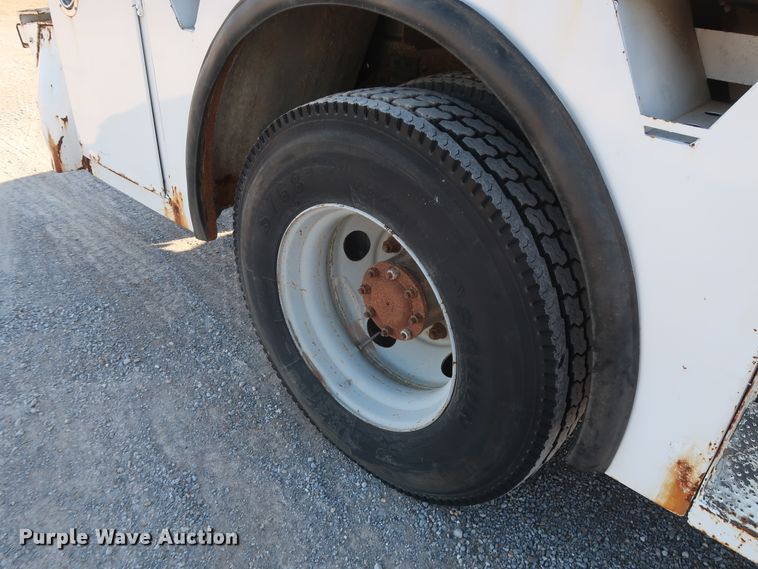 image for item DH0855 1999 GMC C7500 service truck