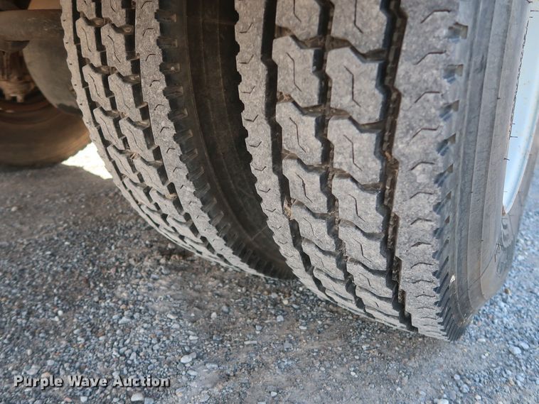 image for item DH0855 1999 GMC C7500 service truck