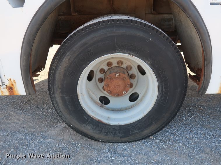 image for item DH0855 1999 GMC C7500 service truck