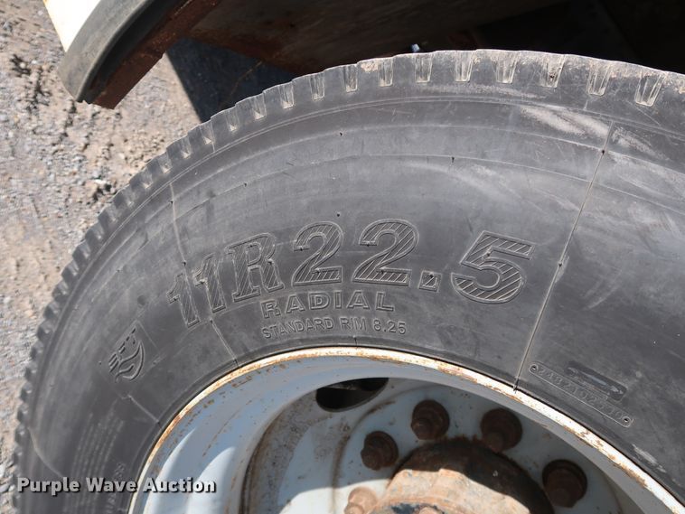 image for item DH0855 1999 GMC C7500 service truck