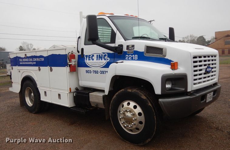 image for item DH2358 2003 Chevrolet C7500 utility truck