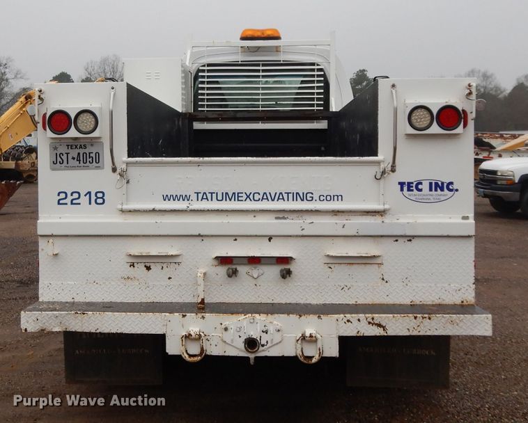 image for item DH2358 2003 Chevrolet C7500 utility truck