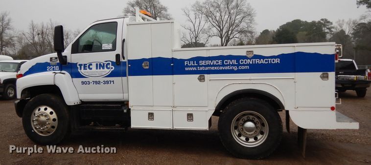 image for item DH2358 2003 Chevrolet C7500 utility truck
