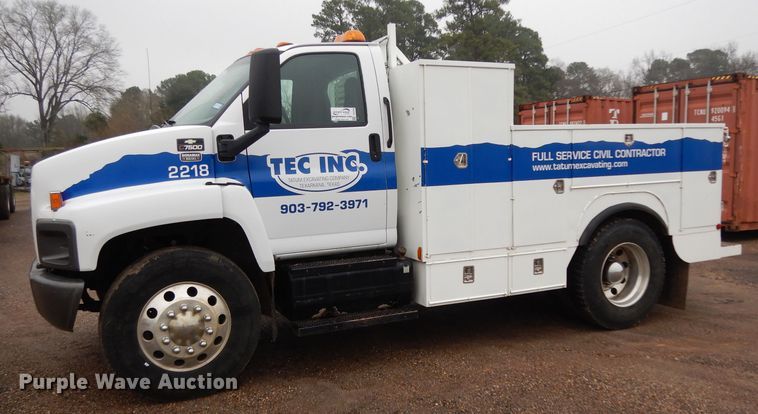 image for item DH2358 2003 Chevrolet C7500 utility truck
