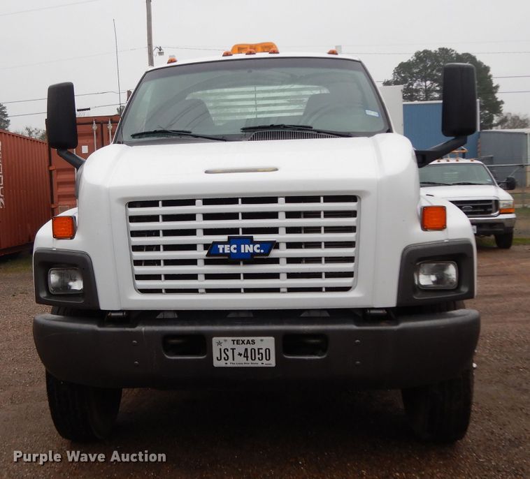 image for item DH2358 2003 Chevrolet C7500 utility truck
