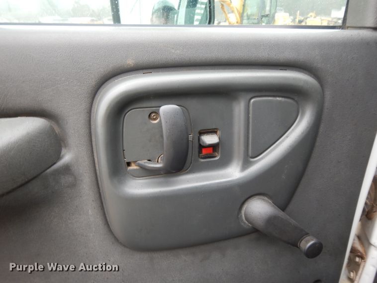 image for item DH2358 2003 Chevrolet C7500 utility truck