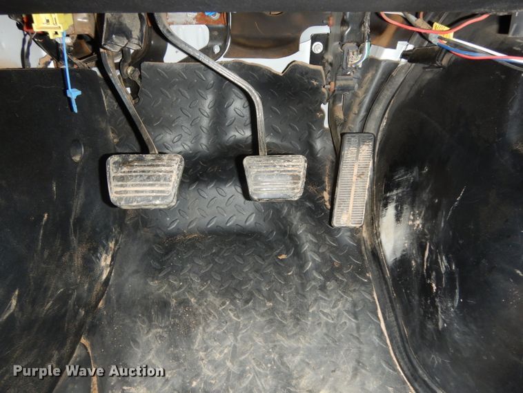 image for item DH2358 2003 Chevrolet C7500 utility truck