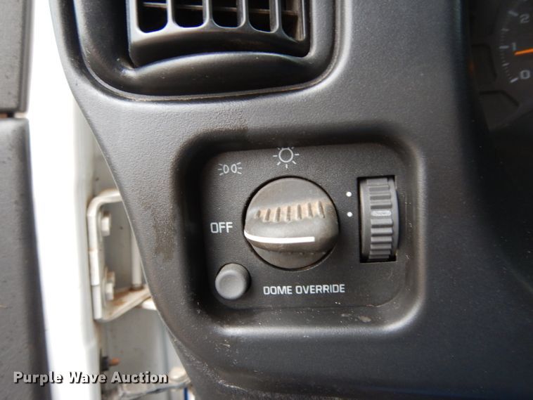 image for item DH2358 2003 Chevrolet C7500 utility truck