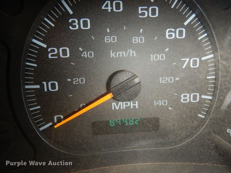 image for item DH2358 2003 Chevrolet C7500 utility truck