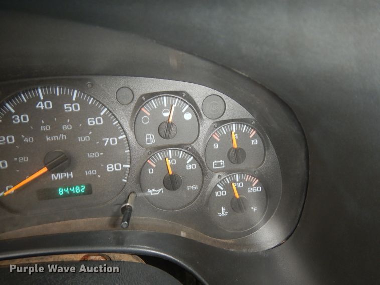 image for item DH2358 2003 Chevrolet C7500 utility truck