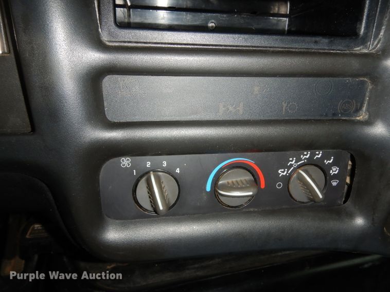image for item DH2358 2003 Chevrolet C7500 utility truck