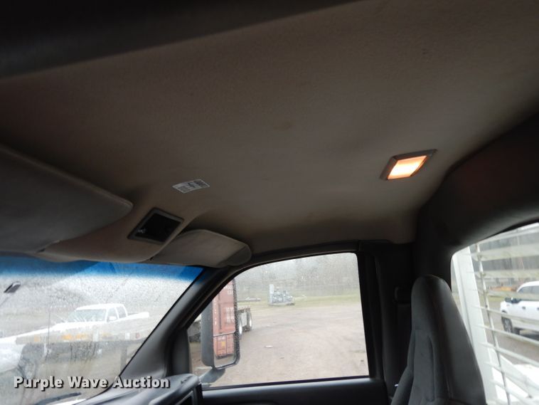image for item DH2358 2003 Chevrolet C7500 utility truck