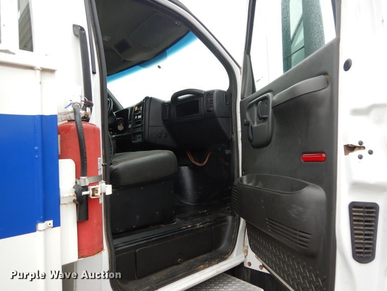 image for item DH2358 2003 Chevrolet C7500 utility truck