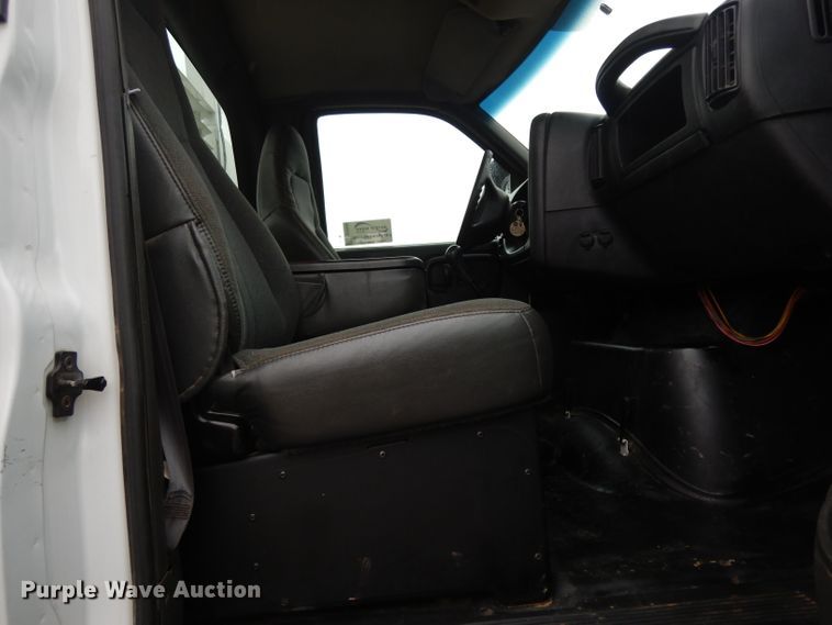 image for item DH2358 2003 Chevrolet C7500 utility truck