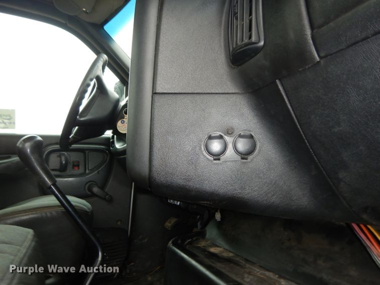 image for item DH2358 2003 Chevrolet C7500 utility truck