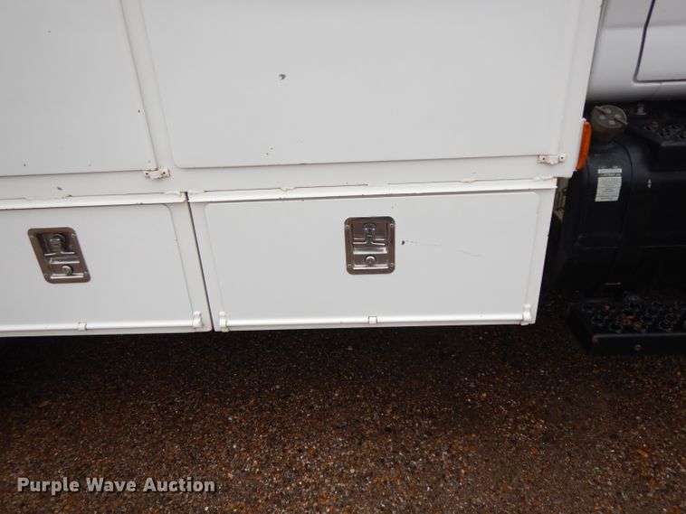 image for item DH2358 2003 Chevrolet C7500 utility truck