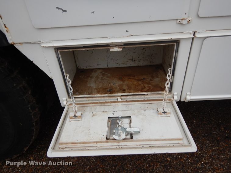 image for item DH2358 2003 Chevrolet C7500 utility truck