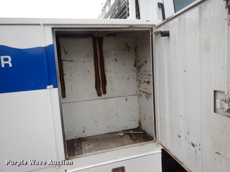 image for item DH2358 2003 Chevrolet C7500 utility truck
