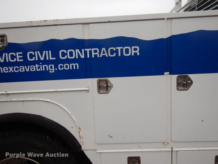 image for item DH2358 2003 Chevrolet C7500 utility truck