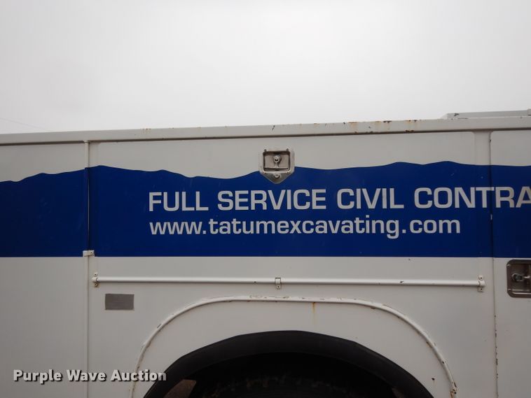image for item DH2358 2003 Chevrolet C7500 utility truck