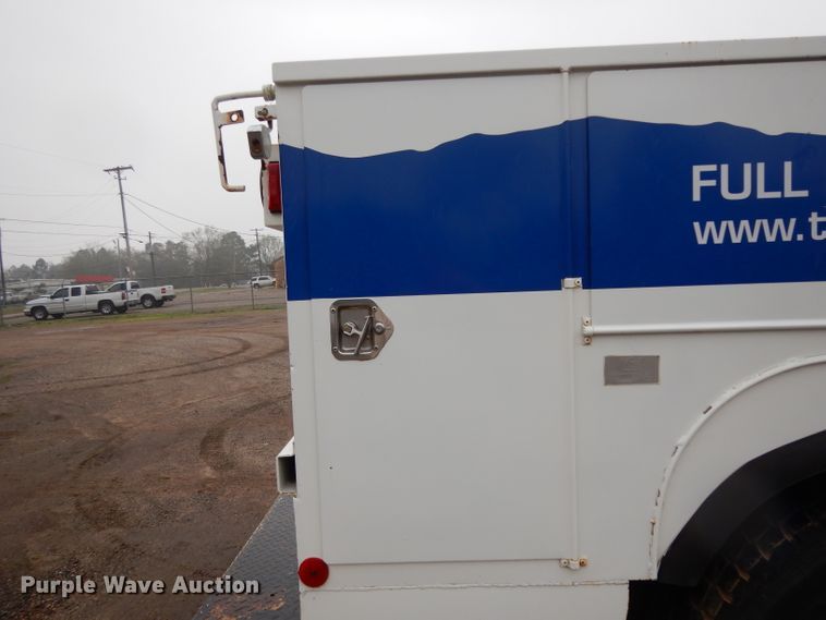 image for item DH2358 2003 Chevrolet C7500 utility truck