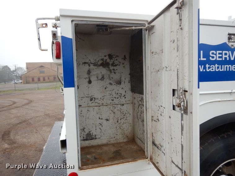 image for item DH2358 2003 Chevrolet C7500 utility truck