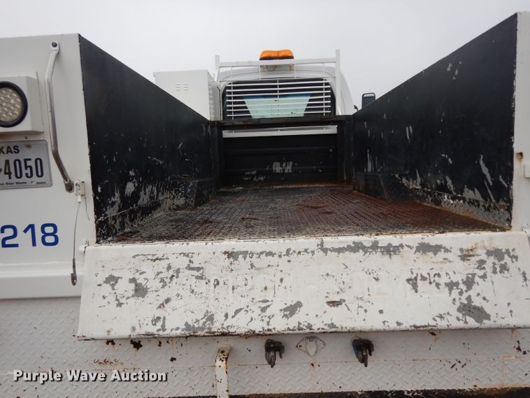image for item DH2358 2003 Chevrolet C7500 utility truck