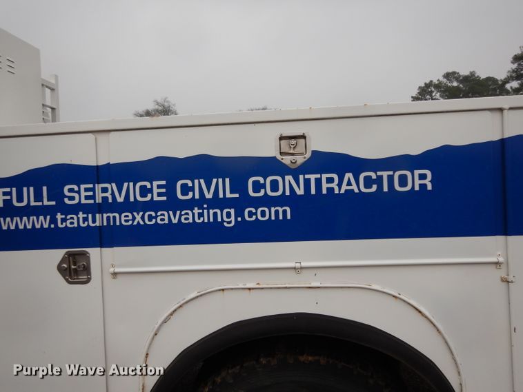 image for item DH2358 2003 Chevrolet C7500 utility truck