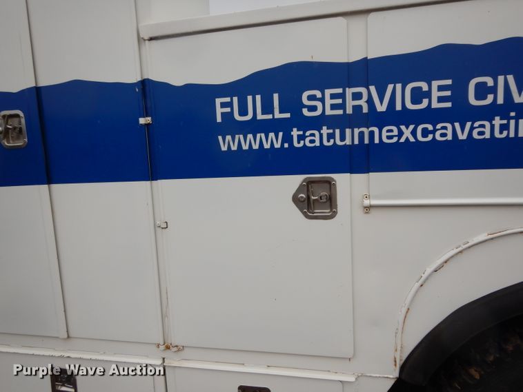 image for item DH2358 2003 Chevrolet C7500 utility truck