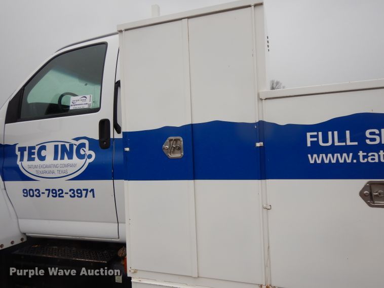 image for item DH2358 2003 Chevrolet C7500 utility truck
